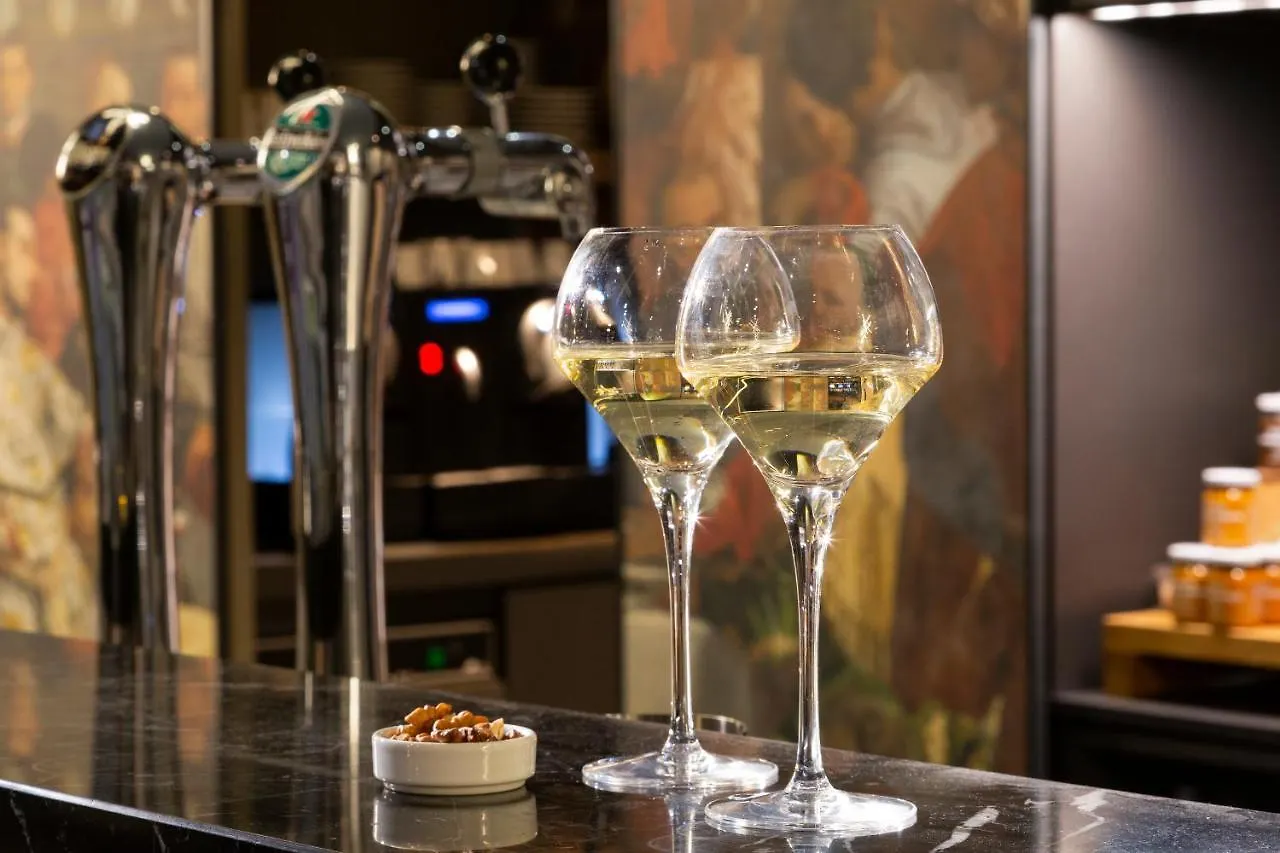 Mercure Paris Alesia France