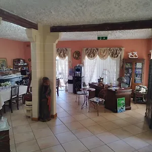 Kikka Πανσιόν Tarxien