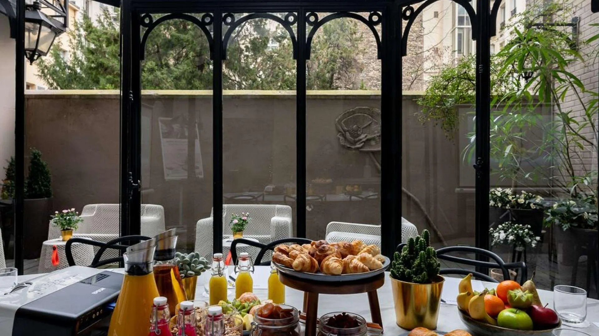 Mercure Paris Alesia France