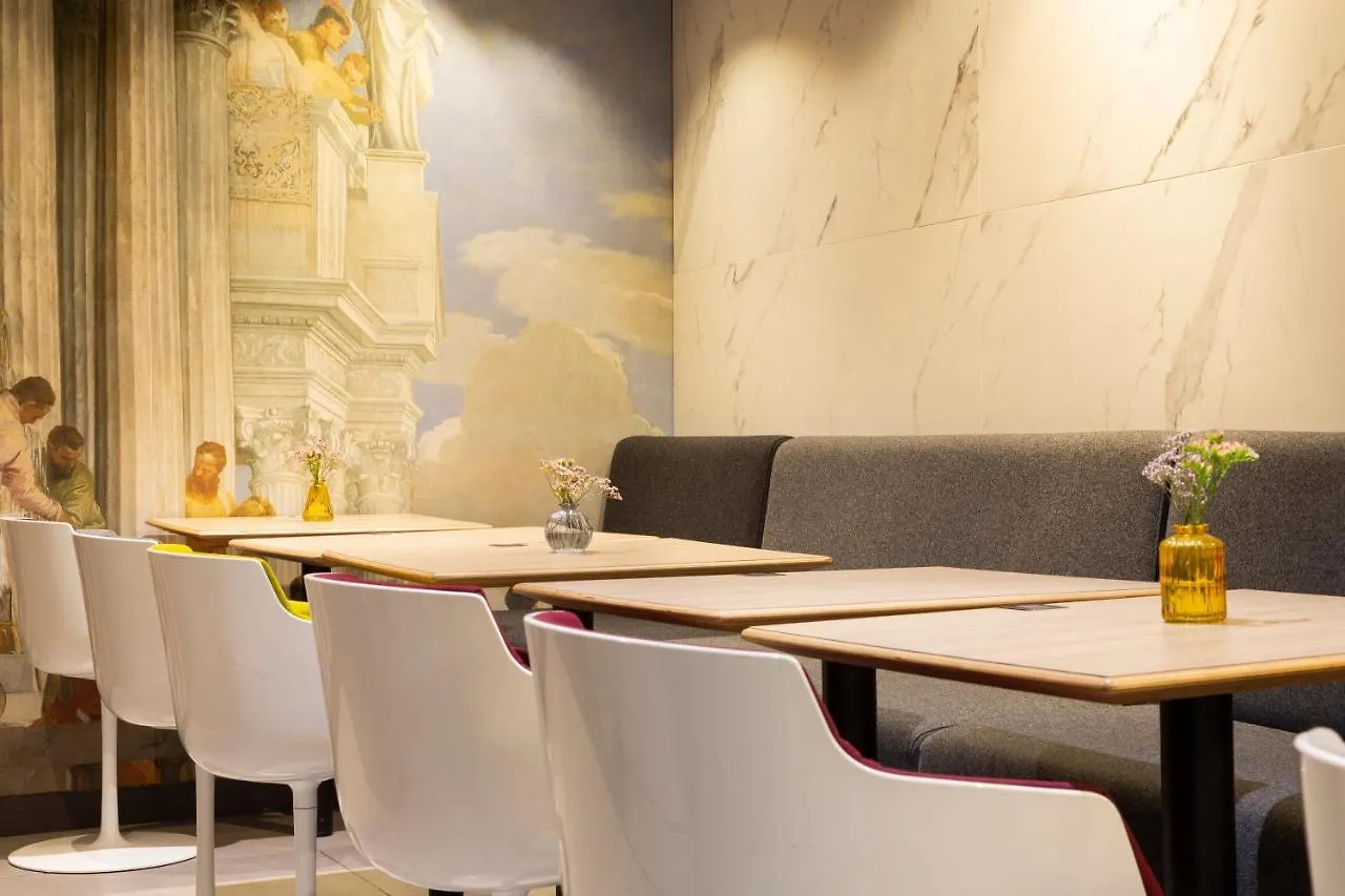 Mercure Paris Alesia Hotel